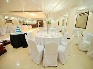 La Roca Veranda Suites & Restaurant เลกัซปี ภายนอก รูปภาพ