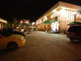 La Roca Veranda Suites & Restaurant เลกัซปี ภายนอก รูปภาพ