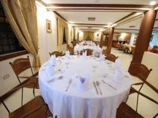 La Roca Veranda Suites & Restaurant เลกัซปี ภายนอก รูปภาพ