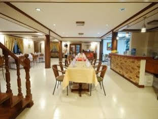 La Roca Veranda Suites & Restaurant เลกัซปี ภายนอก รูปภาพ