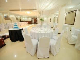 La Roca Veranda Suites & Restaurant เลกัซปี ภายนอก รูปภาพ