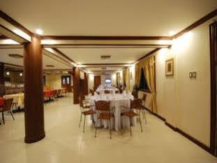La Roca Veranda Suites & Restaurant เลกัซปี ภายนอก รูปภาพ
